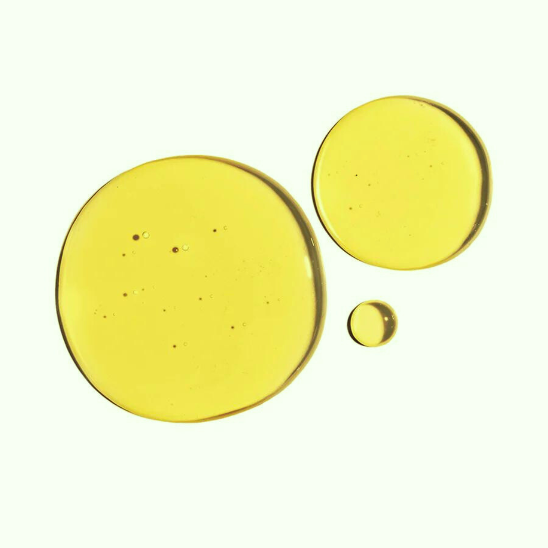 Salicylic Acid and Squalane Organic Facial Oil texture.